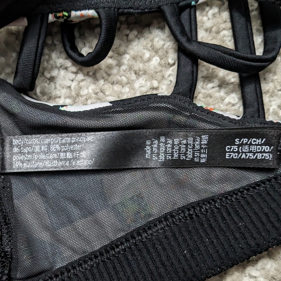 (2/$25) VictoriaSport strappy cross back yoga bra black white geo shape - Picture 7 of 12